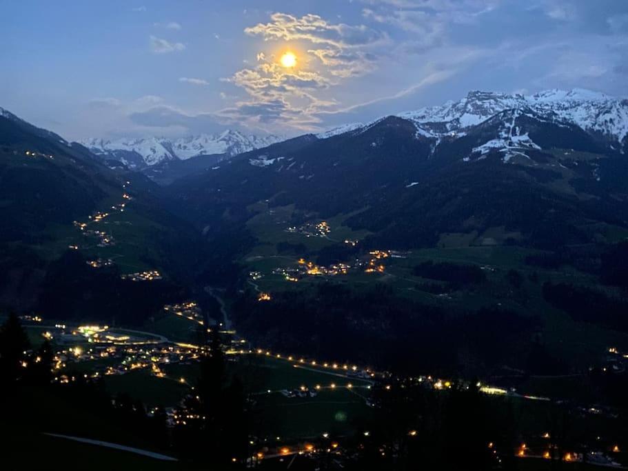Ferienhaus Zillertal Panorama Blick Balkon Sauna Цельберг Экстерьер фото