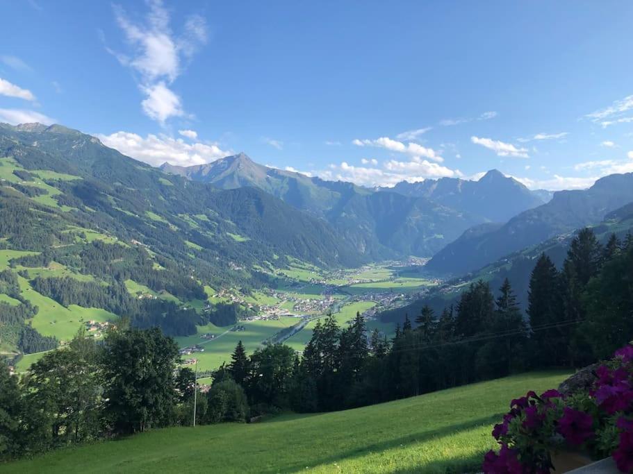Ferienhaus Zillertal Panorama Blick Balkon Sauna Цельберг Экстерьер фото